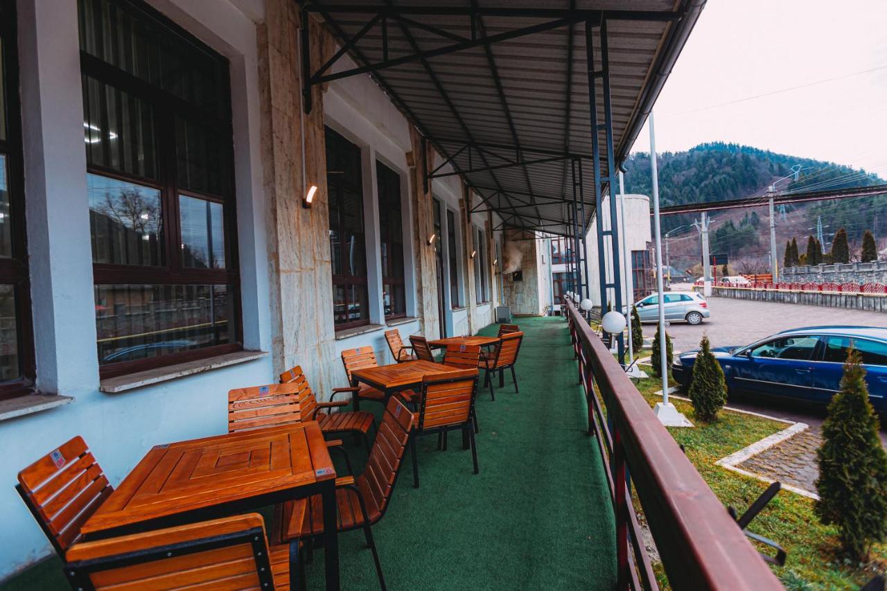 Motel Piatra Corbului Биказ Екстериор снимка