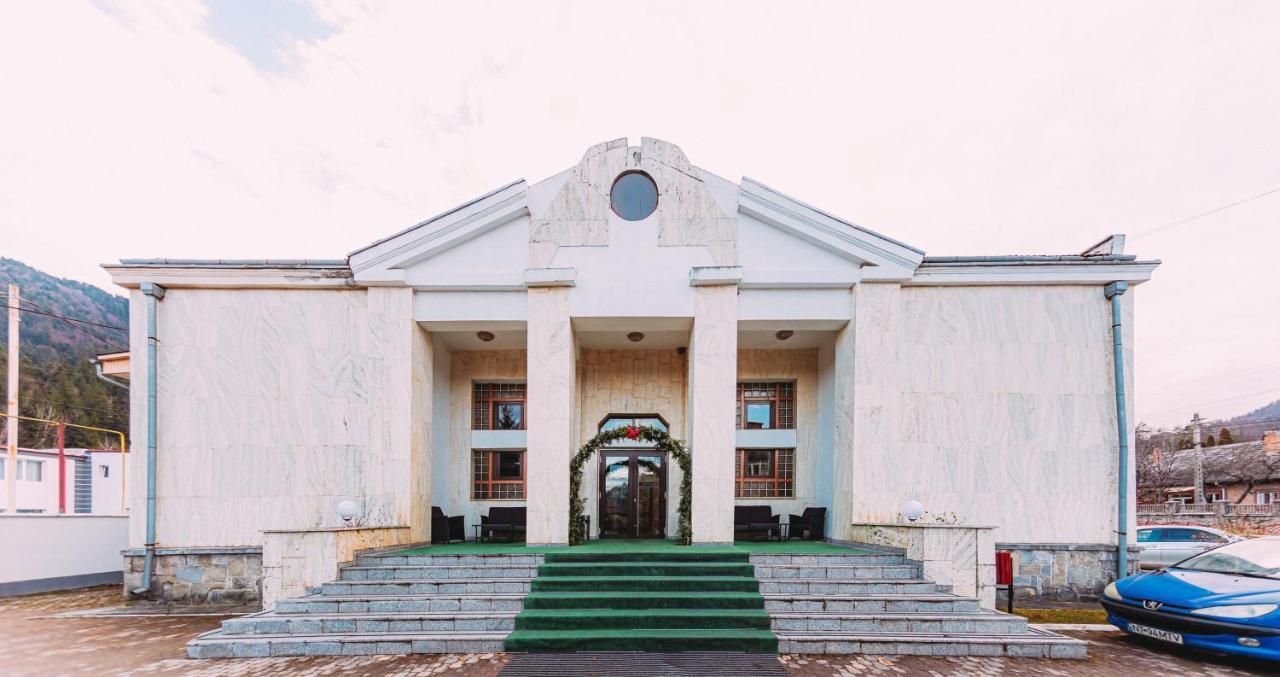 Motel Piatra Corbului Биказ Екстериор снимка