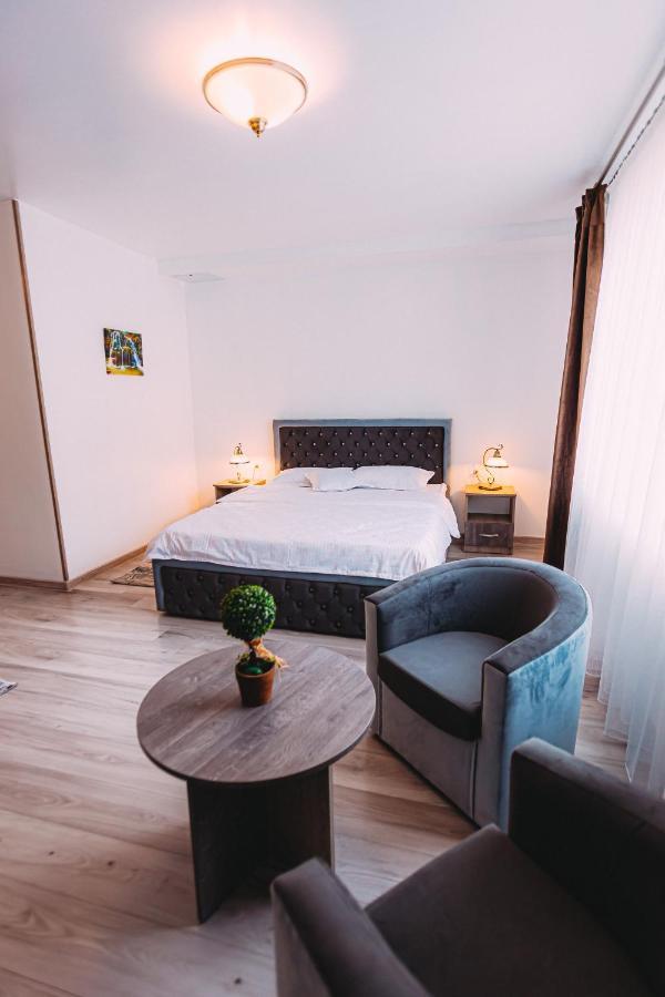 Motel Piatra Corbului Биказ Екстериор снимка