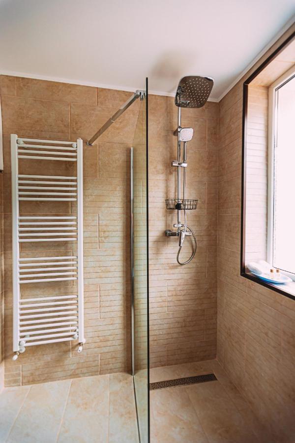 Motel Piatra Corbului Биказ Екстериор снимка
